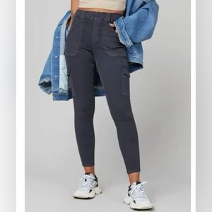 Spanx NWT Stretch Twill Ankle Cargo Pant Utility Washed Black Tummy Shaping Sz.L